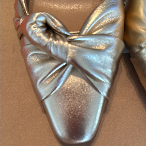 Vince Camuto Gold Heels with Bow Detail - Picture 4 of 16